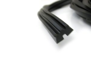 Gummi Trittleisten l=3,9m, b=9mm schwarz 3 Rippen Vespa V50, PV