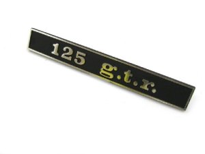 Schriftzug 125 g.t.r. hinten , schwarz/chrom, Befestigung: 2 Pins, Lochabstand: 110mm, 132x17mm Vespa 125 GTR, VNL2T 127358 -> 