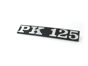 Schriftzug PK 125 Seitenhaube schwarz/alu Lochabstand: 80mm Vespa PK