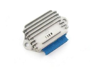 Spannungsregler 12V/34/36W, 5 Anschlüsse A,A,G+,B,Masse...