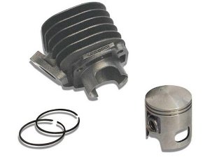 Rennzylinder MALOSSI 124ccm  fr APRILIA/BENELLI/MBK /YAMAHA Scarabeo/K2/Ovetto /Booster/Aerox/Bw`s/Neo`s  2T, AC  2 Kolbenring(e), KB  14mm, ohne Zylinderkopf,  57,5mm