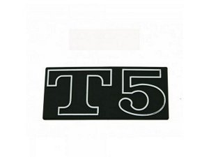 Schriftzug T5, Seitenhaube fr Vespa T5 Elestart/Classic schwarz/alu, Plastik, Befestigung: 2 Pins, Lochabstand: 80mm, 100x45 mm
